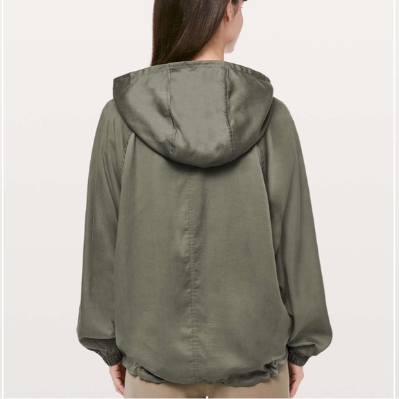 Lululemon City Stroll Hoodie
Grey Sage - Picture 3 of 10